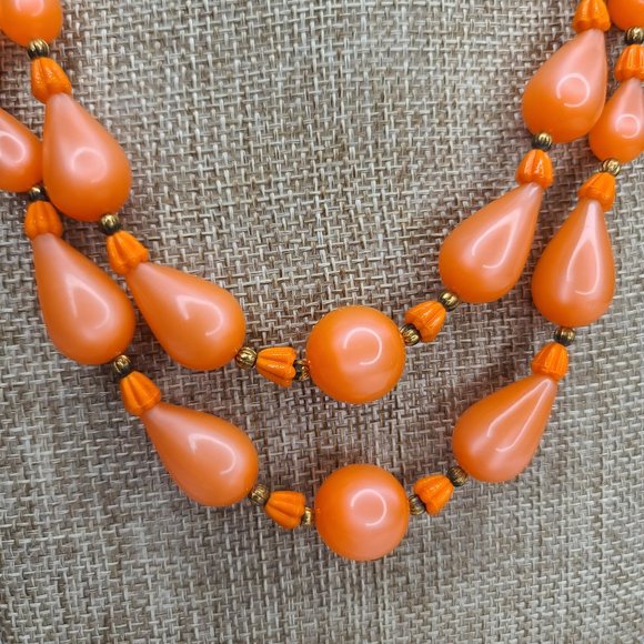 Vintage 70s Bright Double Strand Coral Orange Moonglow Lucite and Glass Necklace - Picture 7 of 9